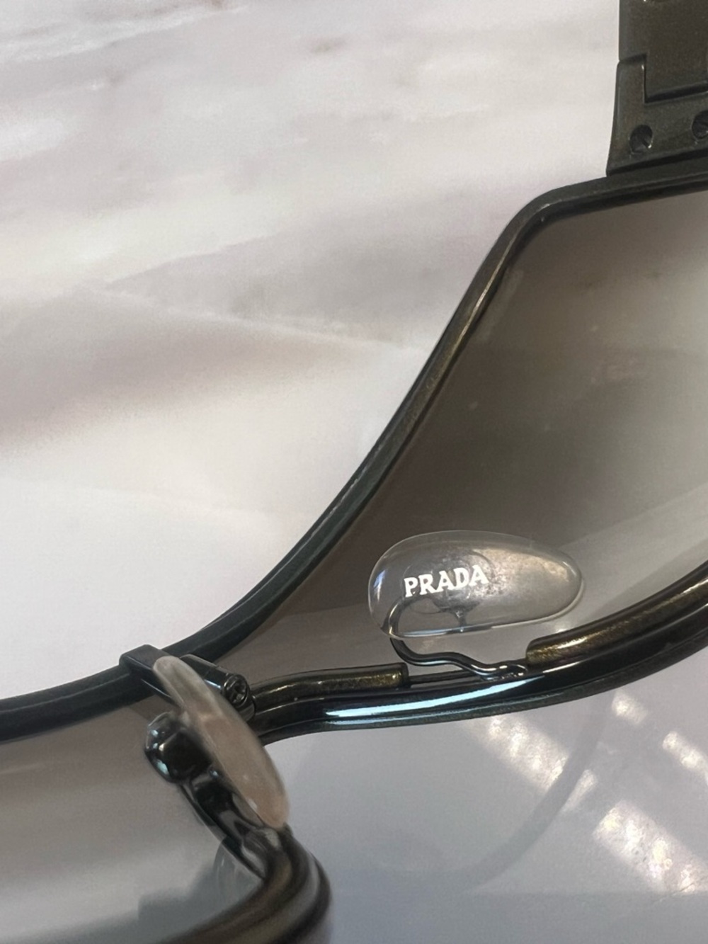 PRADA
PRADA SPS 55G
Green Khaki
Shield Mask
Sunglasses
Vintage - Picture 6 of 12